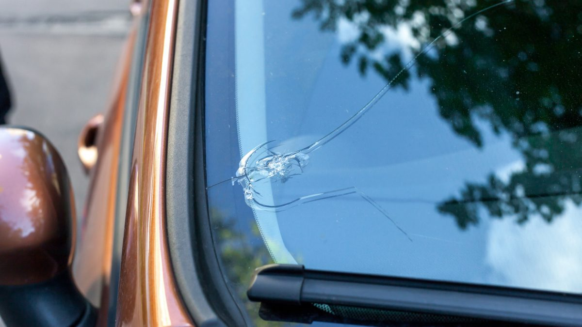 When to Repair or Replace Your Windshield Damage